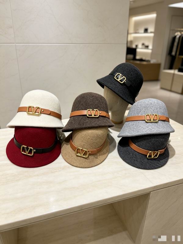 26 Valentino Hat 1004